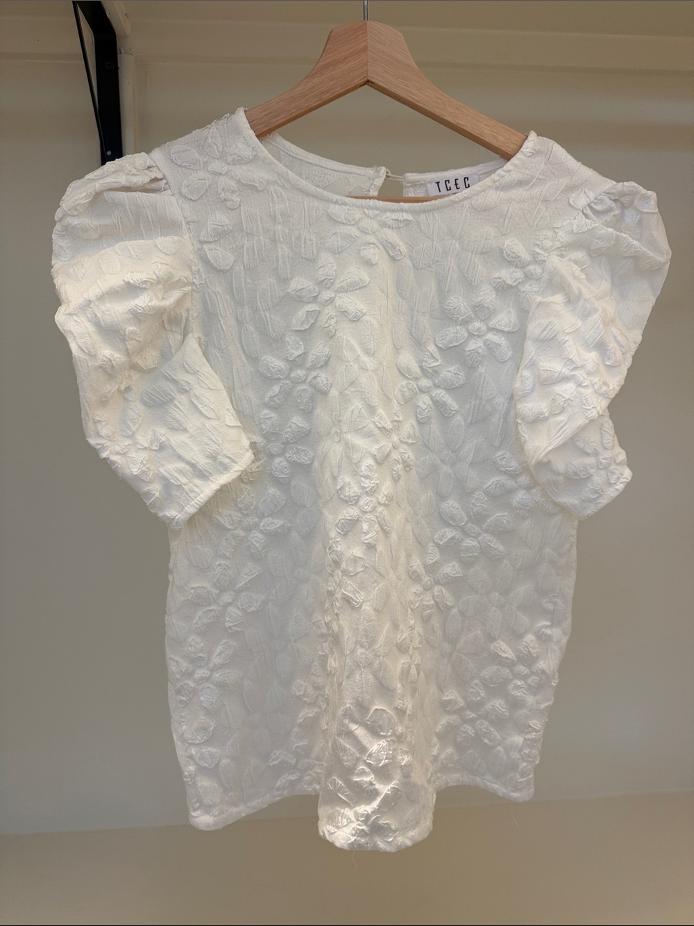 TCEC Ivory Floral Jacquard Puff-Sleeve Blouse